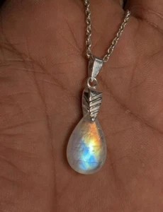 Ciondolo pietra di luna arcobaleno argento 92,5 qualità 5A briolette forma pera con catena - Foto 1 di 18