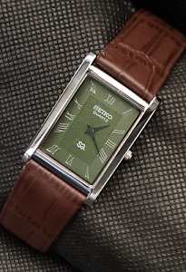 Vintage Seiko Quartz Super Slim japan Made Men's Wrist  Watch Good Looking