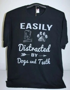 EASILY DISTRACTED BY DOGS & ZÄHNE T-Shirt 2xl, schwarz - Bild 1 von 4