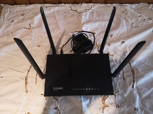 D-LINK DIR-825 Wireless AC 1200 Dual Band Gigabit Router - Bild 1 von 2