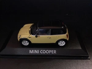 Mini Cooper I R50 2001 Minichamps Diecast in 1/43 scale - Picture 1 of 6