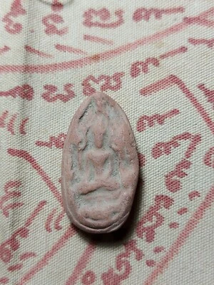 Potente colgante amuleto de Buda tailandés Phra Khunphen Kaipasek. Foto 1 de 2