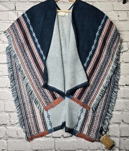 Francesca's verzierte Bordüre Tribal Western Ruana blau rot Poncho Fransen Bordüre Neu mit Etikett - Bild 1 von 7