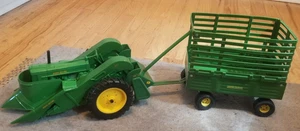 John Deere 60 Tractor w/ Mounted JD 227 Corn Picker & Trailer ERTL 1/16 Diecast - Picture 1 of 19