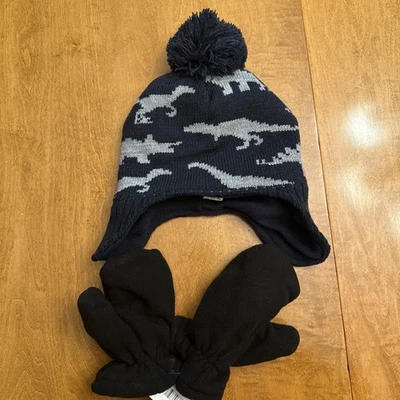 Conjunto de sombrero de punto negro con dinosaurios grises, orejeras y guantes negros para niños pequeños Foto 1 de 4