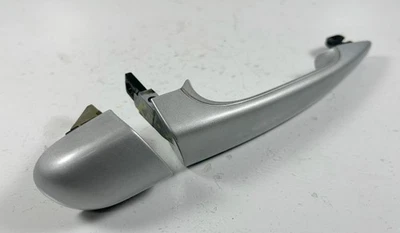 2001-05 BMW E46 M3 330ci 325ci PASSENGER FRONT EXTERIOR DOOR HANDLE 7002272 - Image 1 of 2