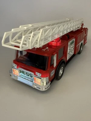 Banco de monedas de camión de bomberos de juguete Hess vintage de los 90 en caja original-1986 como nuevo Foto 1 de 4