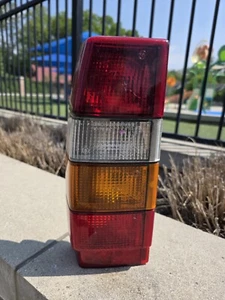 Volvo Wagon LH Tail Light Assembly 9127609 Fits 740, 760, 940, 960 OEM w/Gasket - Picture 1 of 4