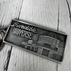RAR Incredible Universe Schlüsselanhänger 90’s Vintage Elektronik Ladengeschäft - Bild 1 von 4