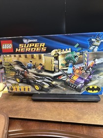 LEGO DC Comics Super Heroes: Batmobile and the Two-Face Chase (6864) NISB