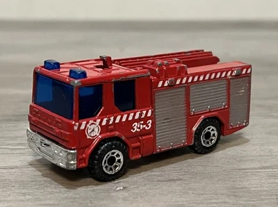 Vintage 2000 Matchbox Dennis Sabre Red White Fire Truck Engine 35-3 1-75 MB15 - Image 1 of 4