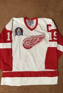 Detroit Red Wings Steve Yzerman CCM Adult X-Large Jersey - Picture 1 of 4