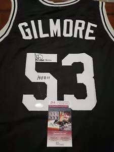 🤩HOF ARTIS GILMORE🤩 SIGNED🏀NEW SPURS JERSEY 💥INSCRIPS."HOF 11"JSA COA & HOLO - Picture 1 of 7