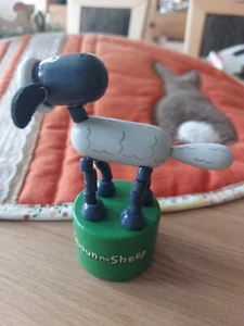 Wackelfigur Drückfigur Shawn das Schaf Spielzeug - Bild 1 von 3