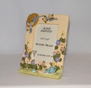 New Dezine 3.5 x 5 Floral Garden . Hand Painted Table Top Photo Frame - Picture 1 of 3