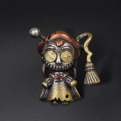 Escoba India Bruja Estatuilla Muñeca Vudú Collar Colgante Vintage Pulsera Dije Foto 1 de 4