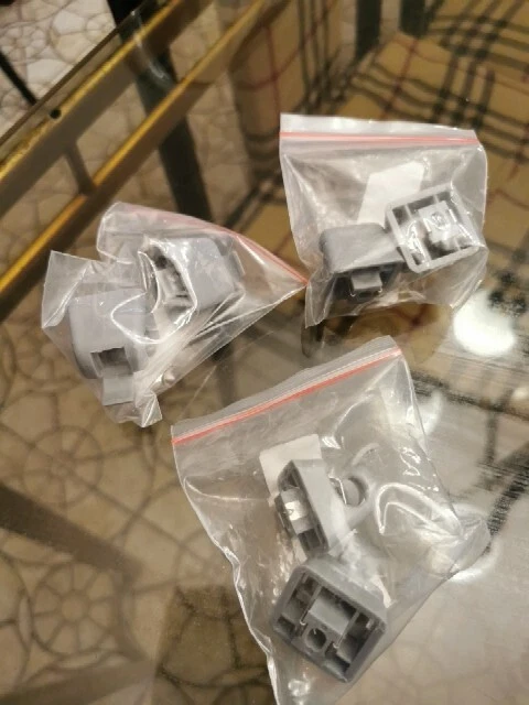 2 clips de parasol grises en stock de EE. UU. para Mercedes Benz W123 W124 W126 W201 190E 500E Foto 1 de 1