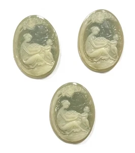 3 Vintage Lady Obstkorb & Cherub unter Baum 40 mm. OVALE GRAUE KUNSTHARZKAMEEN 154 - Bild 1 von 3