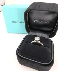 TIFFANY & CO. 0.97 CT.H VS2  PLATINUM SOLITAIRE ROUND DIAMOND ENGAGEMENT RING - Picture 1 of 9