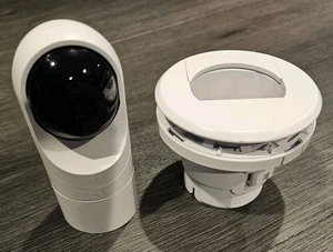 UniFi G3 Flex UVC-G3-FLEX Überwachungskamera mit fallender Deckenhalterung - Bild 1 von 4