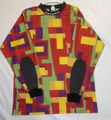 Camisa de futebol vintage Umbro goleiro tamanho M anos 90 abstrata multicolorida EUA - Imagem 1 de 4