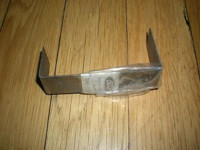 FORD L800 L900 1970-1979 TABLERO PANEL APERTURA CUBIERTA RETENEDOR Foto 1 de 2