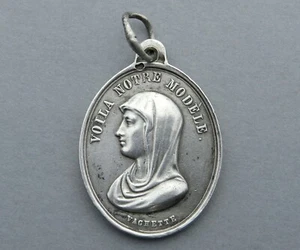 Antico ciondolo in argento religioso francese. Santa Vergine Maria. Medaglia di Vachette. - Foto 1 di 3