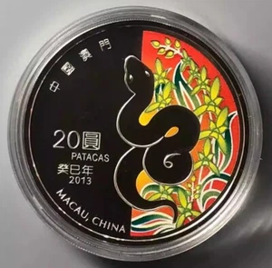 Macau 2013 Lunar Snake Zodiac Silver Coin 1oz 20 Patacas COA - Picture 1 of 4