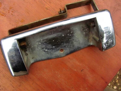 Ford Ranchero Ranch Wagon 1957 1958 puerta trasera manija envolvente escudo Edsel? Foto 1 de 3