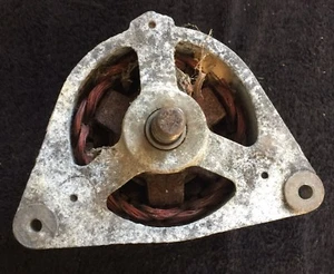 ALTERNADOR LUCAS 12 voltios, 72-79 MG B Midget-USADO NO FUNCIONA para piezas/reconstrucción - Imagen 1 de 5