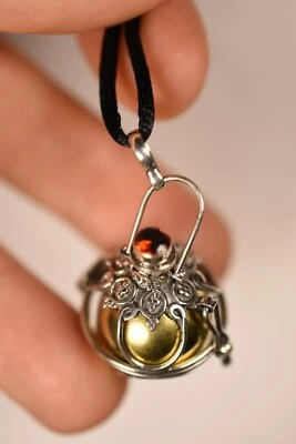 *BOLA DE ARMONÍA* Colgante Balinés + Medallón Jaula Carillón Piedra Preciosa Roja 10.8g Foto 1 de 4