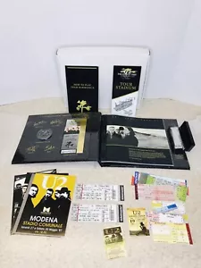 U2 The Joshua Tree Tour 2017 Sammlerstück limitierte Auflage VIP-Buch mit Mundharmonika - Bild 1 von 14