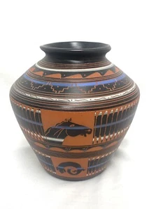 Navajo Indian Hand Etched & Painted Pottery Signed Tanya & Garrett Benett - Picture 1 of 6