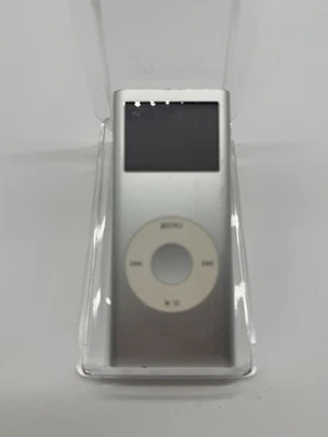 Apple iPod Nano 2nd Generation Silver 2GB A1199 - Tested - Image 1 of 2