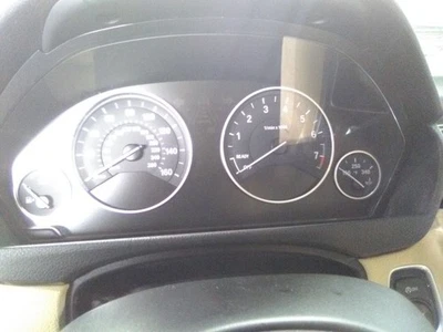 Cuadro de instrumentos velocímetro BMW 320i 15 base 160 MPH, 82.6222 millas Foto 1 de 4