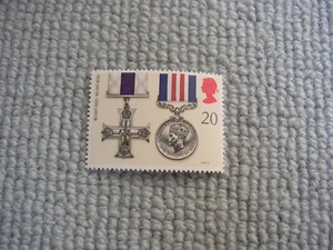 MNH 20p stamp MIlitary Cross+Medal Gallantry Award Decoration Armed Force War UK - Picture 1 of 2