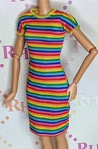 Barbie FASHIONISTAS #166 MADE TO MOVE Puppe REGENBOGEN gestreiftes T-Shirt KLEID passt ZIERLICH - Bild 1 von 5