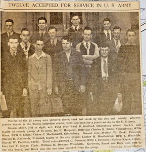 Recortes de periódicos finales de 1930-1940 Doce aceptados para servicio en el ejército de Estados Unidos - Imagen 1 de 2