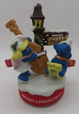 Smurf Collectibles "The Smurf Carolers" Porcelain Musical Figurine. Jingle Bells - Image 1 of 4