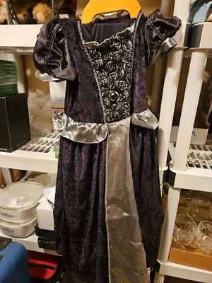 Vestido de princesa, negro de TARGET Foto 1 de 4