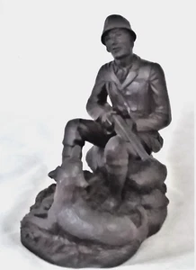 HEREDITIES GAMEKEEPER & GUN & LABRADOR DOG. COLD CAST BRONZE RC5 SIG. CHADWICK - Picture 1 of 9