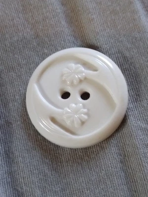 Vintage Similar To Colt White Plastic Button. - Image 1 of 4