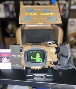 Fallout Pip-Boy Model 3000 MK IV Autographed By Cast & Voice Actors Of Fallout - Picture 1 of 8