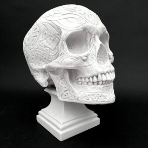 CELTIC KNOTWORK MARBLE SKULL SCULPTURE / STATUE MADE IN ENGLAND - 8.5" 4.1kg - Picture 1 of 10