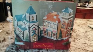 Christmas Village Grandeur Noel 2-teiliges Porzellan-Set Kirche & Bibliothek keine Lichter - Bild 1 von 11
