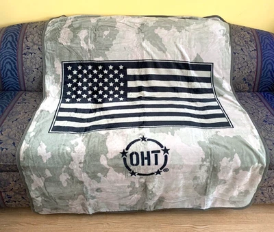 OHT Bandera Americana EE. UU. - Manta Super Felpa 46" x 60" Negro/Verde Ejército Camuflaje Foto 1 de 4