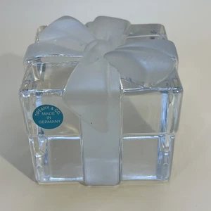 Caja de regalo de cristal vintage Tiffany & Co pisapapeles arco esmerilado excelente estado - Imagen 1 de 9