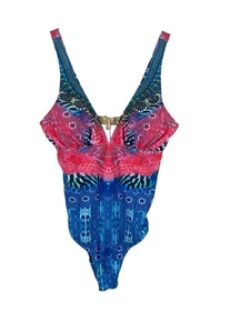 True Colours by La Moda Badeanzug rosa blau mit Schmucksteinen M Boho Festival Neu mit Etikett - Bild 1 von 14
