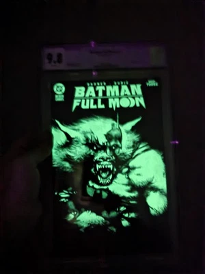 DC 2025 | Batman: Full Moon #3 | Glow-in-the-Dark Cover | CGC 9.8 WHITE Pages - Image 1 of 3