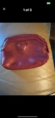 Mini monedero de cuero rojo con estampado de animales Brighton con corazón cremallera superior Foto 1 de 3